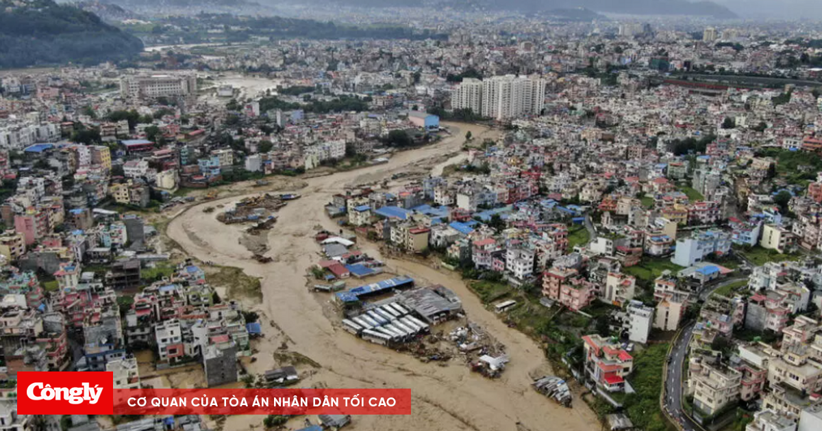 Nepal đóng cửa trường học vì lũ lụt và lở đất